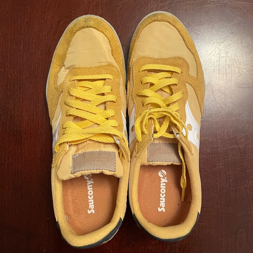 Saucony tennis shoes